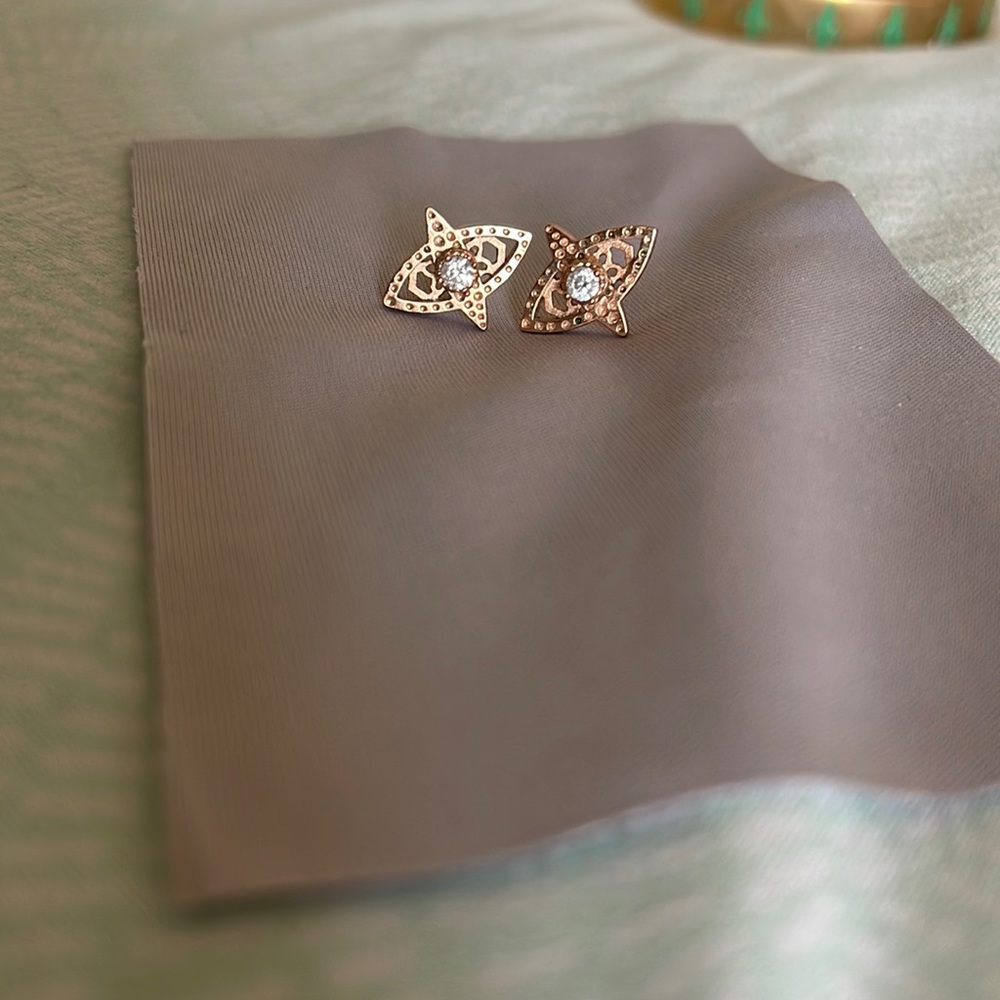 Kendra Scott Crosby stud earrings